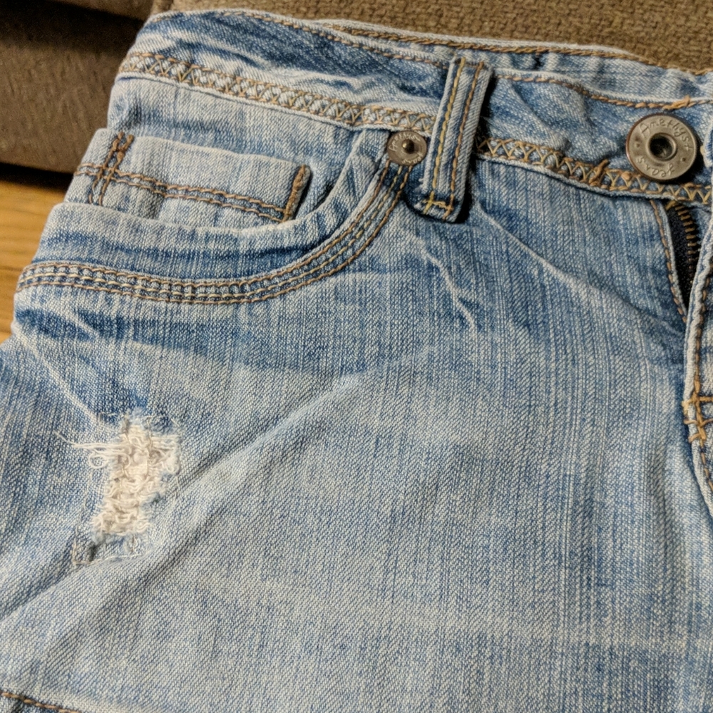 Denim shorts - Picture 2 of 3